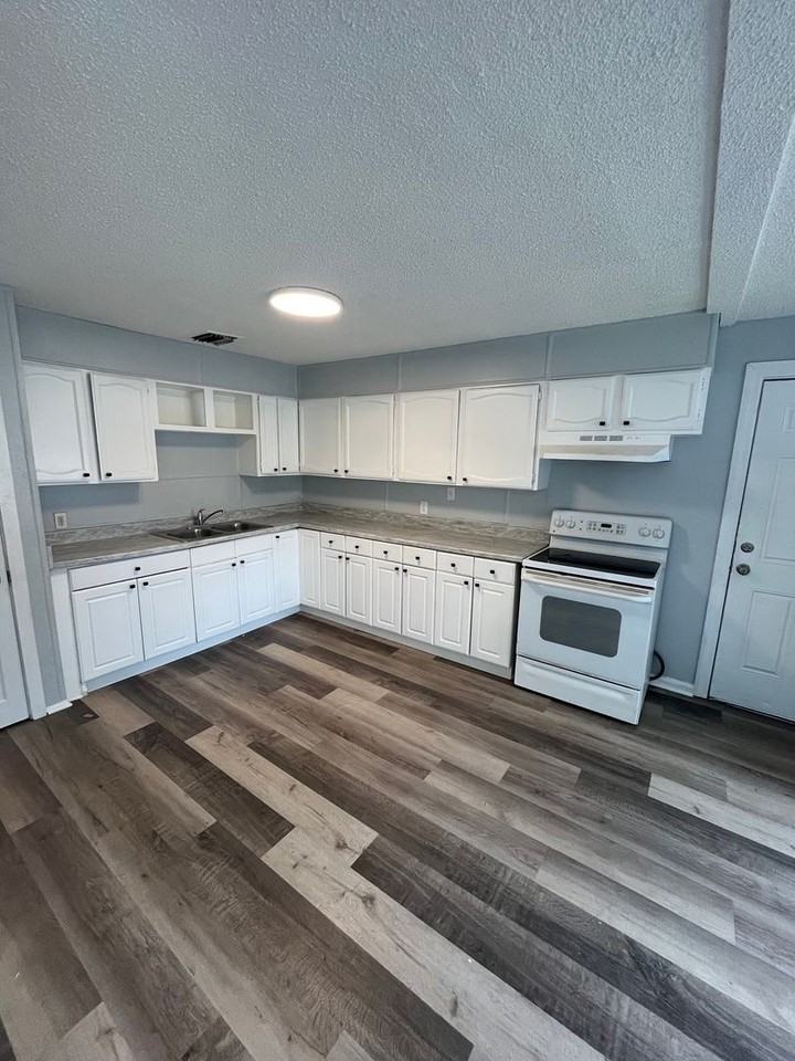 1137 Edith Ave - Photo 3 of 7