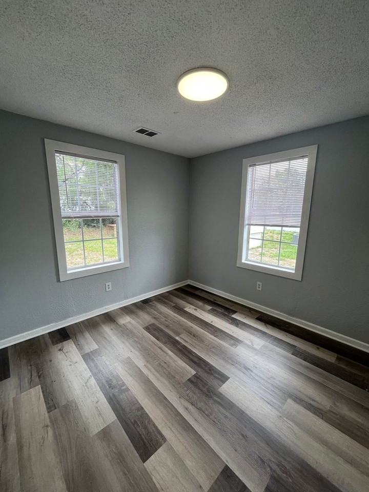 1137 Edith Ave - Photo 5 of 7
