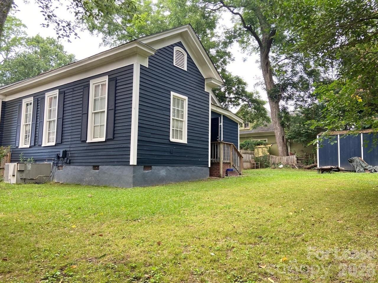 603 W Jefferson St - Photo 2 of 17