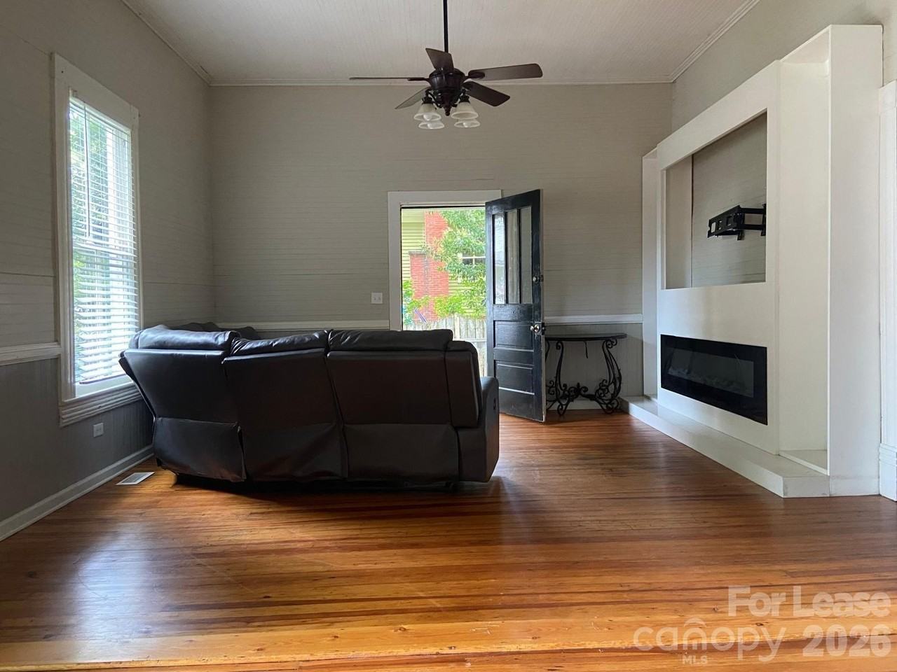 603 W Jefferson St - Photo 6 of 17