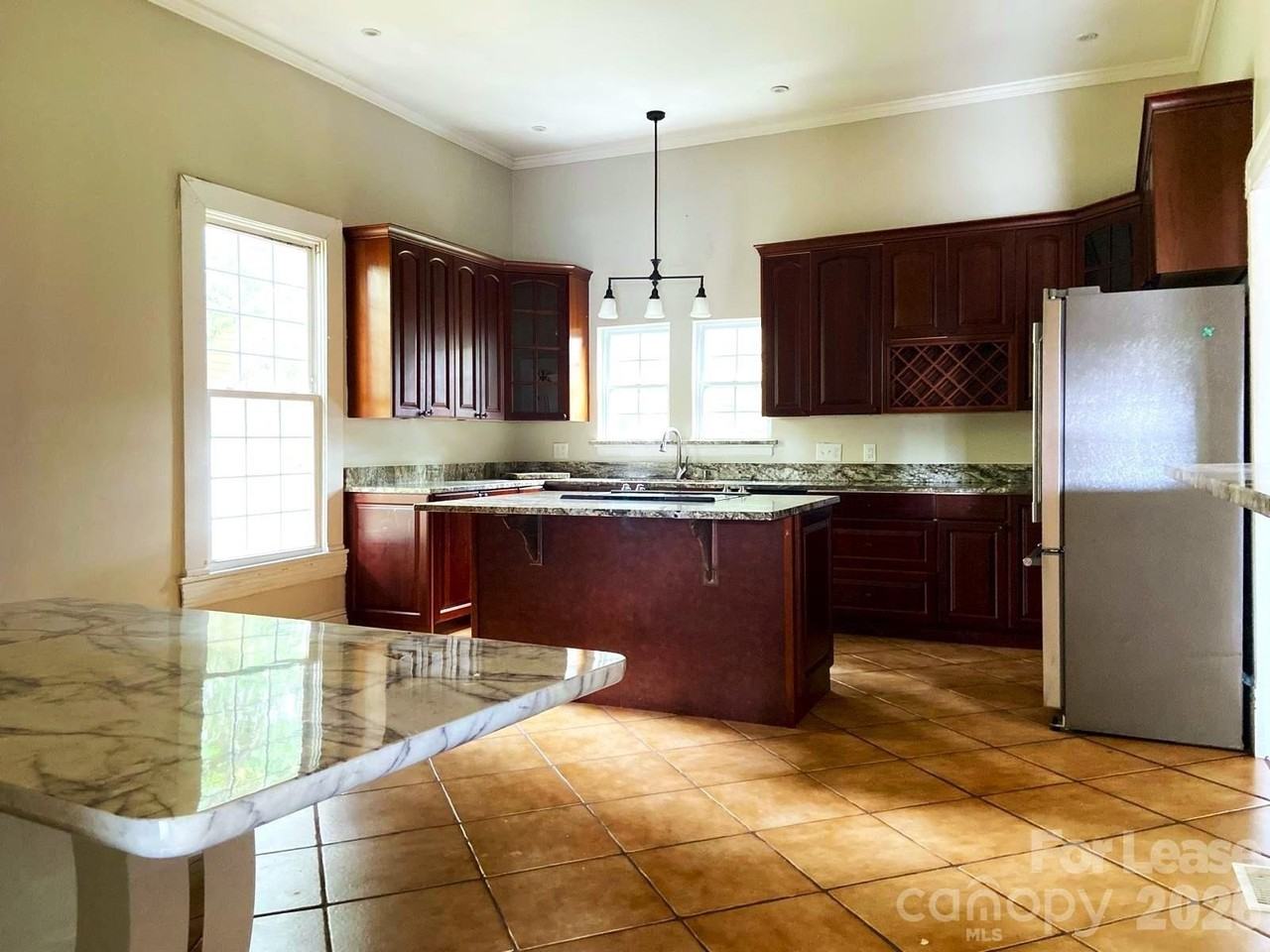 603 W Jefferson St - Photo 7 of 17
