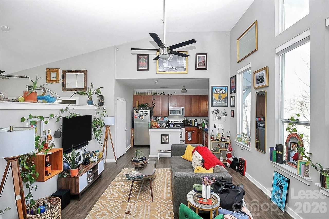 1220 N Caldwell St - Photo 2 of 12