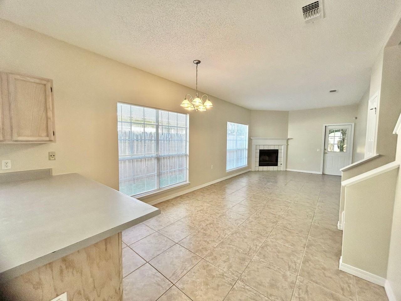 189 Wildflower Ln - Photo 4 of 18