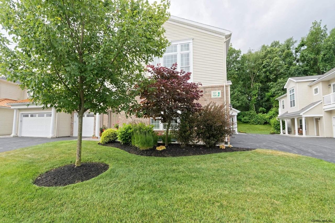 108 Valley Point Dr - Photo 2 of 32
