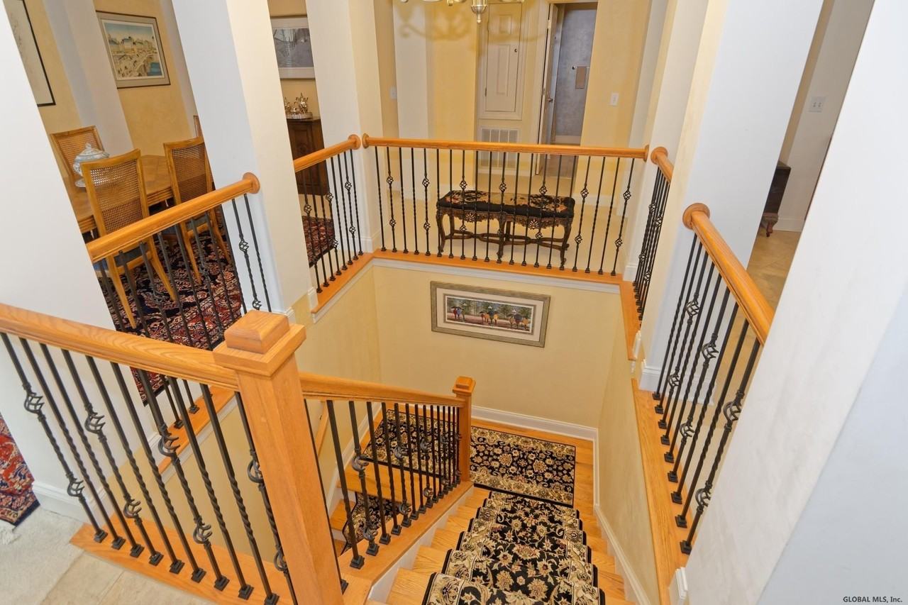 108 Valley Point Dr - Photo 6 of 32