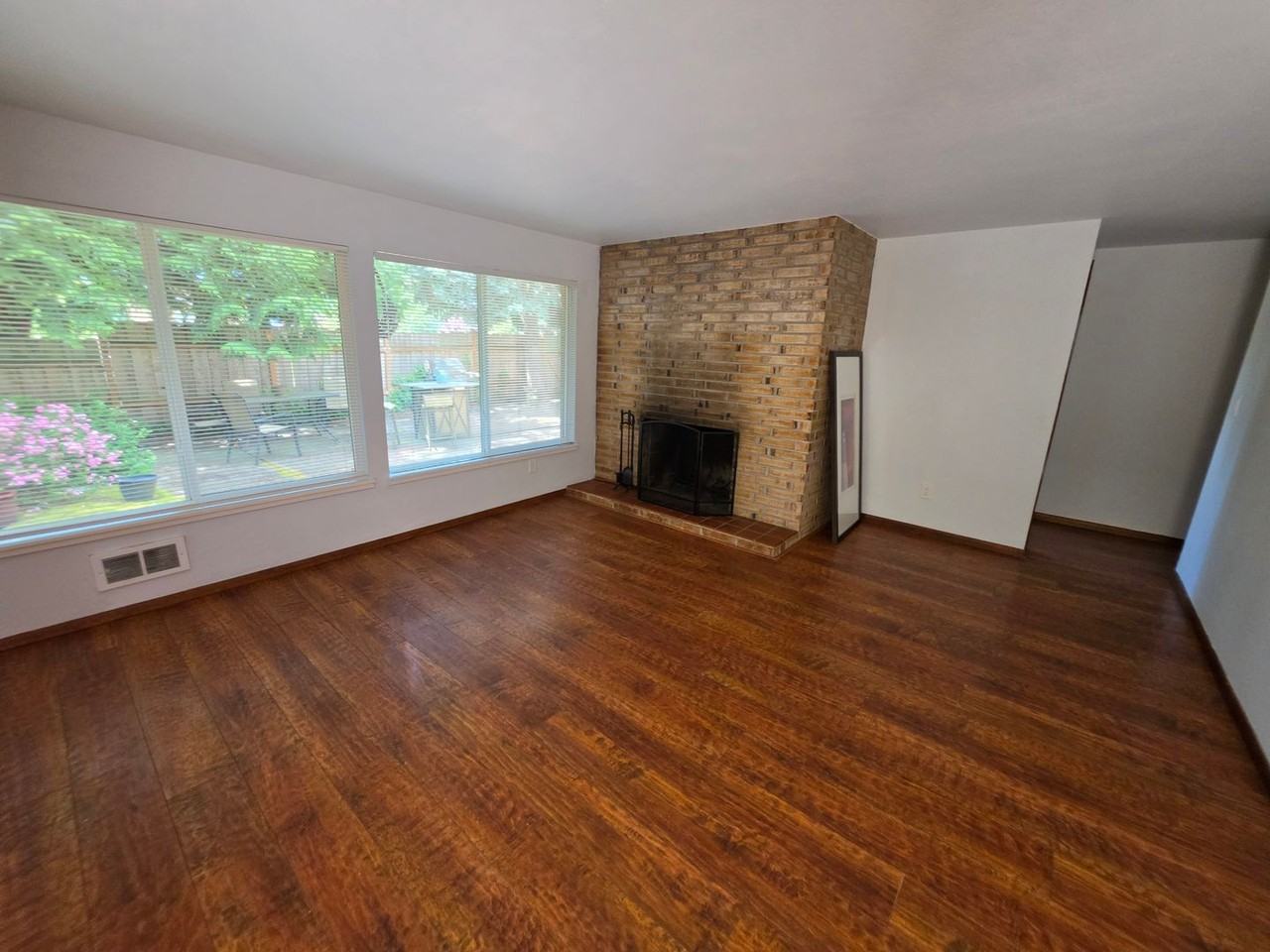4352 5th Ave Nw - Photo 3 of 11