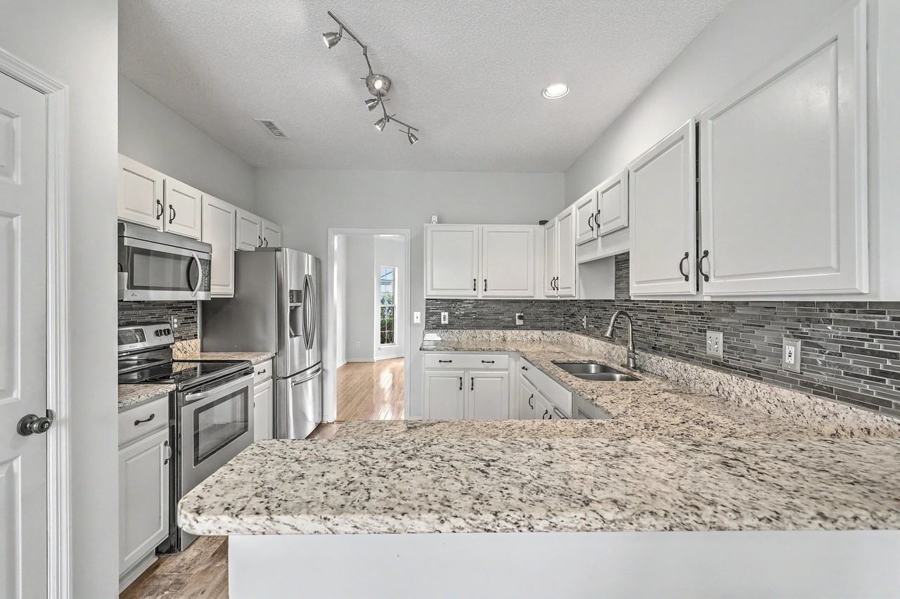 5063 Weatherstone Rd - Photo 2 of 50