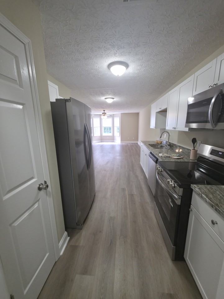155 Westchester Cir #1 - Photo 5 of 17