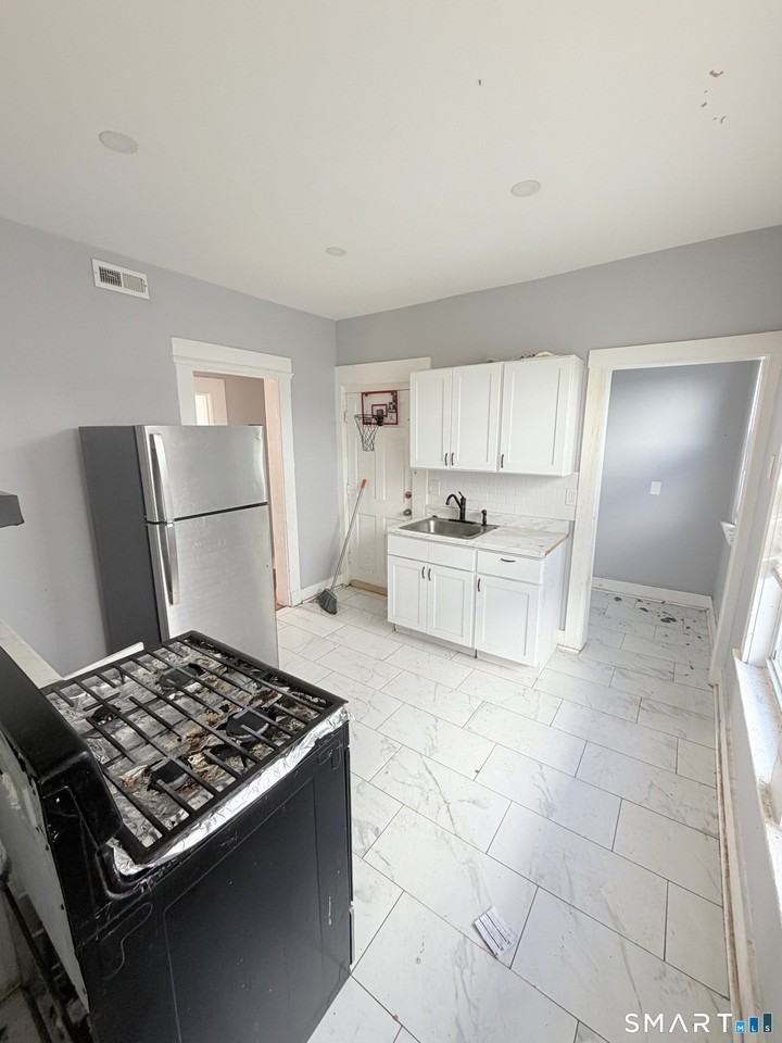 161 Lamberton St #3 - Photo 6 of 10