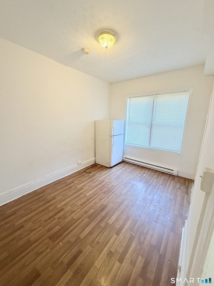 485 Howard Ave #3 - Photo 4 of 5