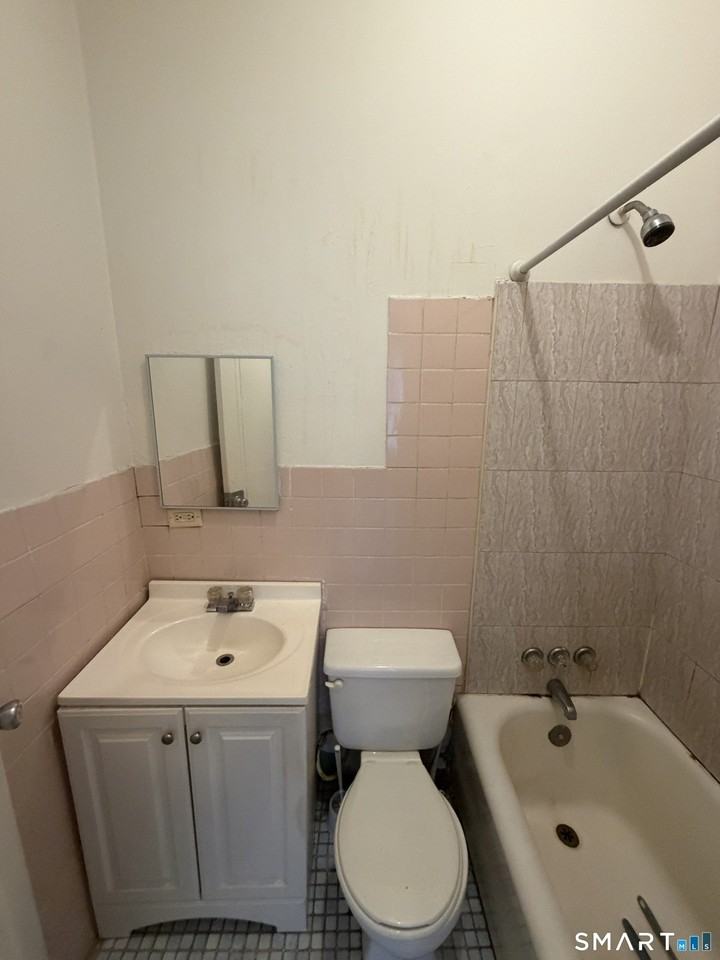 485 Howard Ave #3 - Photo 5 of 5
