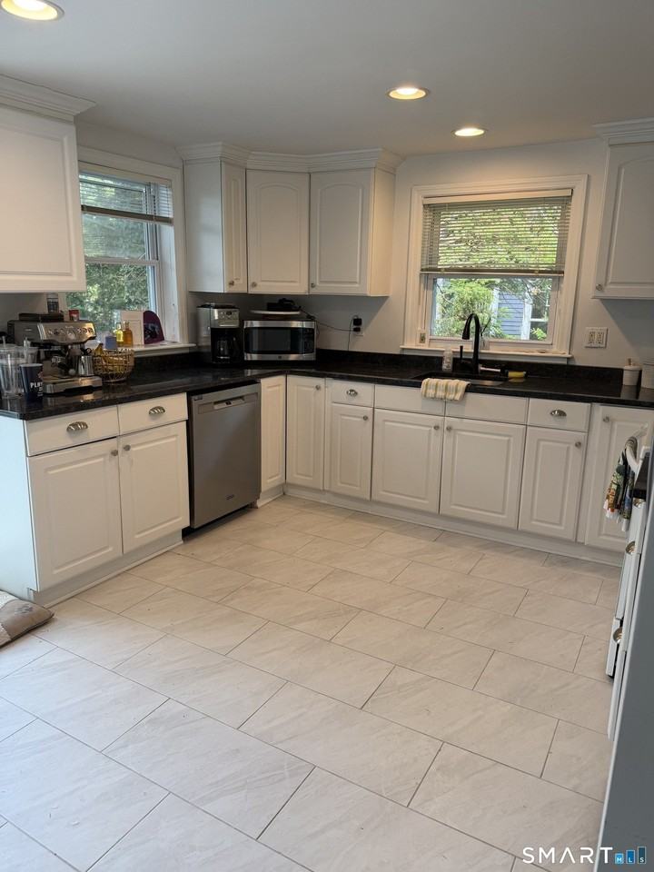 28 Treadwell Ave - Photo 3 of 15
