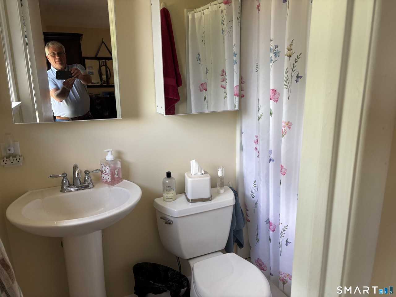 5 Governors Ln - Photo 7 of 13
