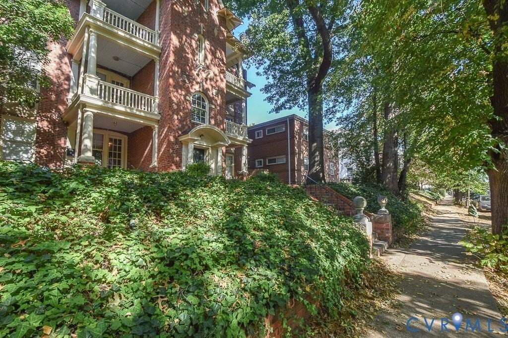 120 S Arthur Ashe Blvd #1 - Photo 3 of 14