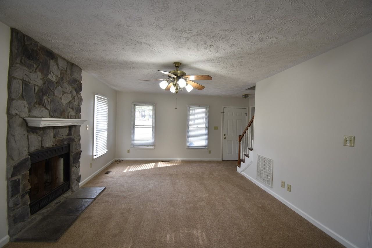 202 Cobblestone Ct - Photo 2 of 17