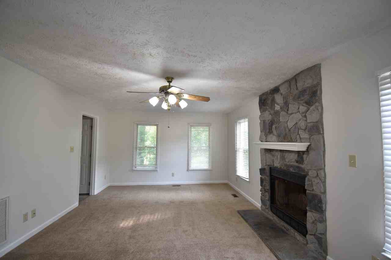202 Cobblestone Ct - Photo 3 of 17