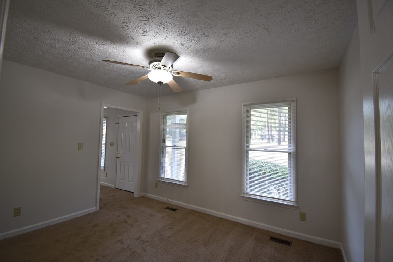 202 Cobblestone Ct - Photo 4 of 17