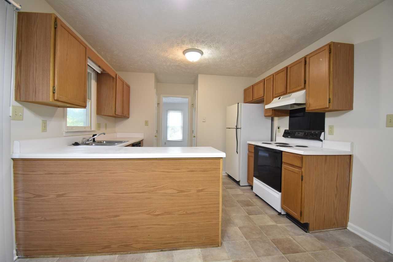 202 Cobblestone Ct - Photo 5 of 17