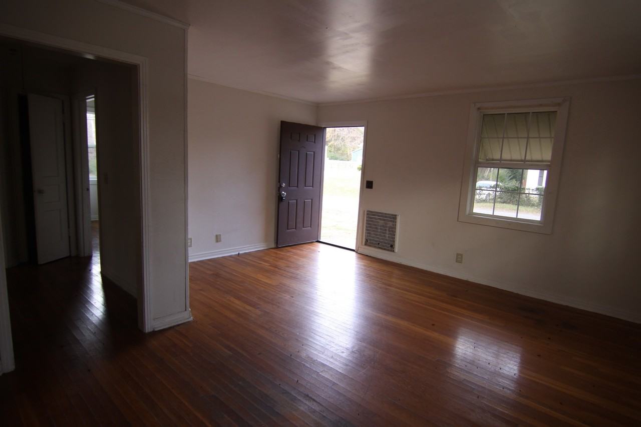 1316 Sunnyview Dr - Photo 3 of 13