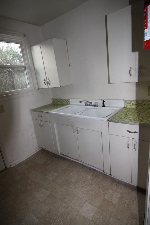 1316 Sunnyview Dr - Photo 4 of 13