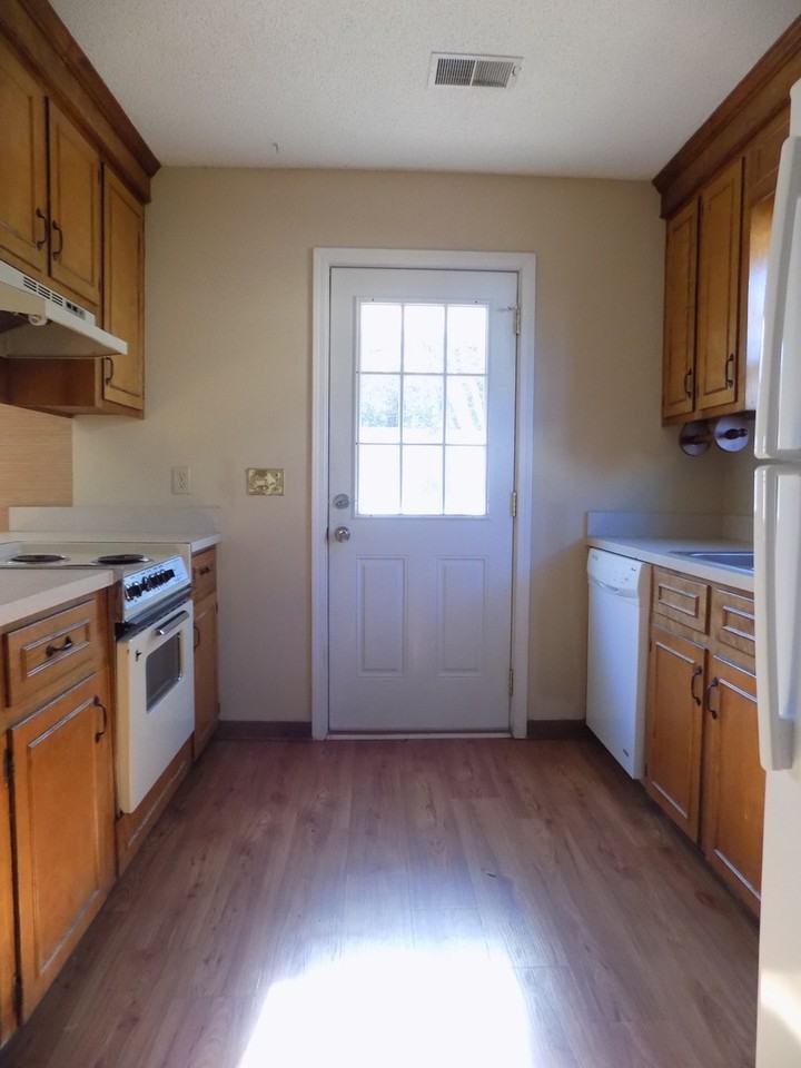 128 Wells Garden Ct - Photo 4 of 13