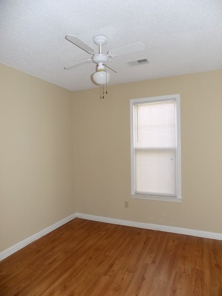 128 Wells Garden Ct - Photo 6 of 13