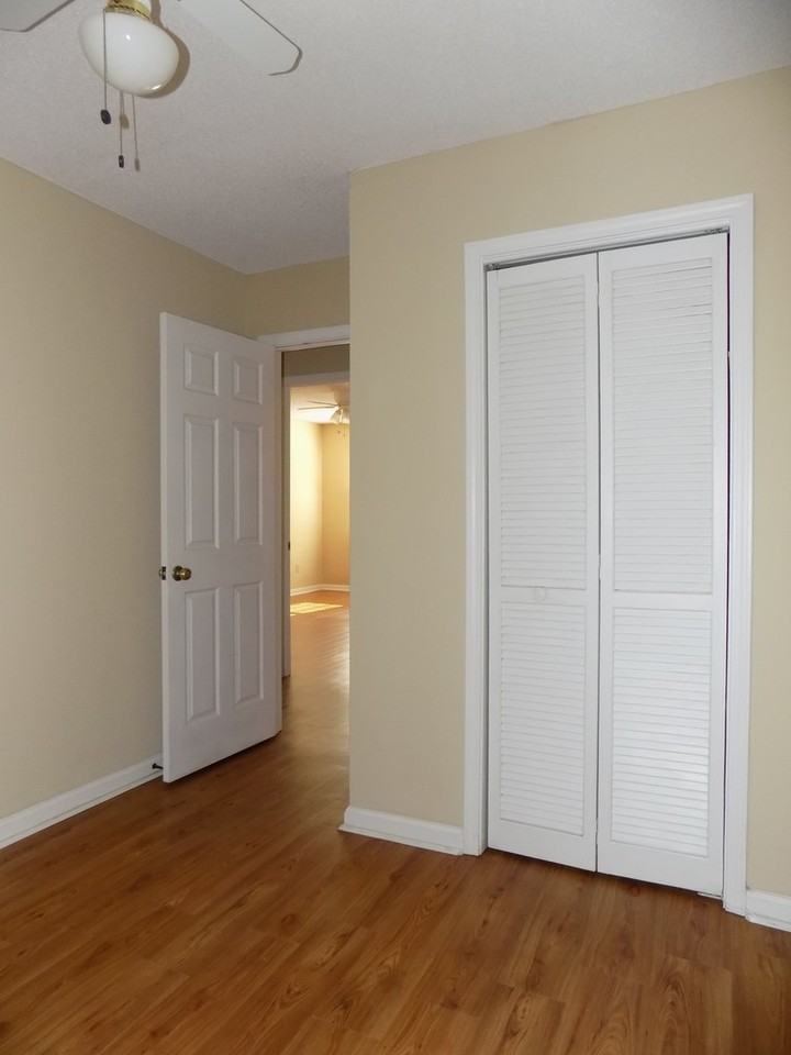 128 Wells Garden Ct - Photo 7 of 13
