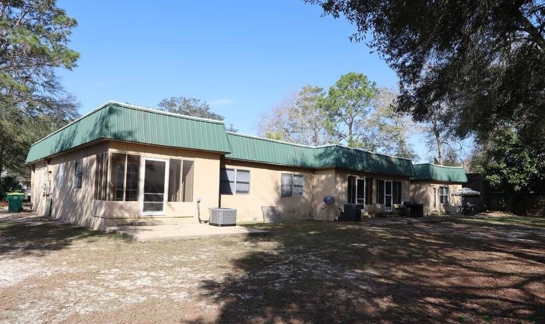 1011 Hondo Ave #B - Photo 2 of 2