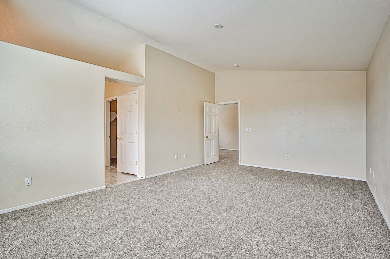 8104 Caspian Moon Dr - Photo 3 of 30