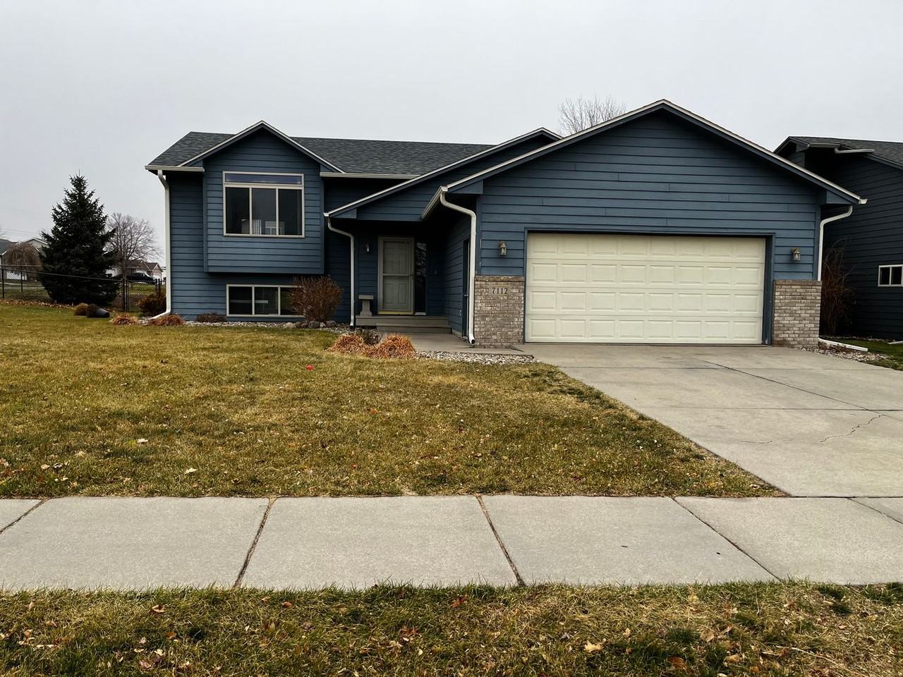 7112 W 53rd St - Photo 2 of 39