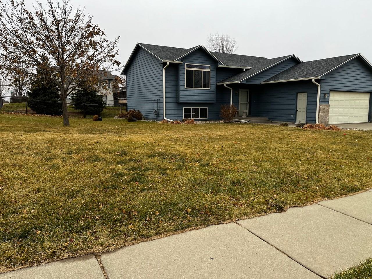 7112 W 53rd St - Photo 3 of 39