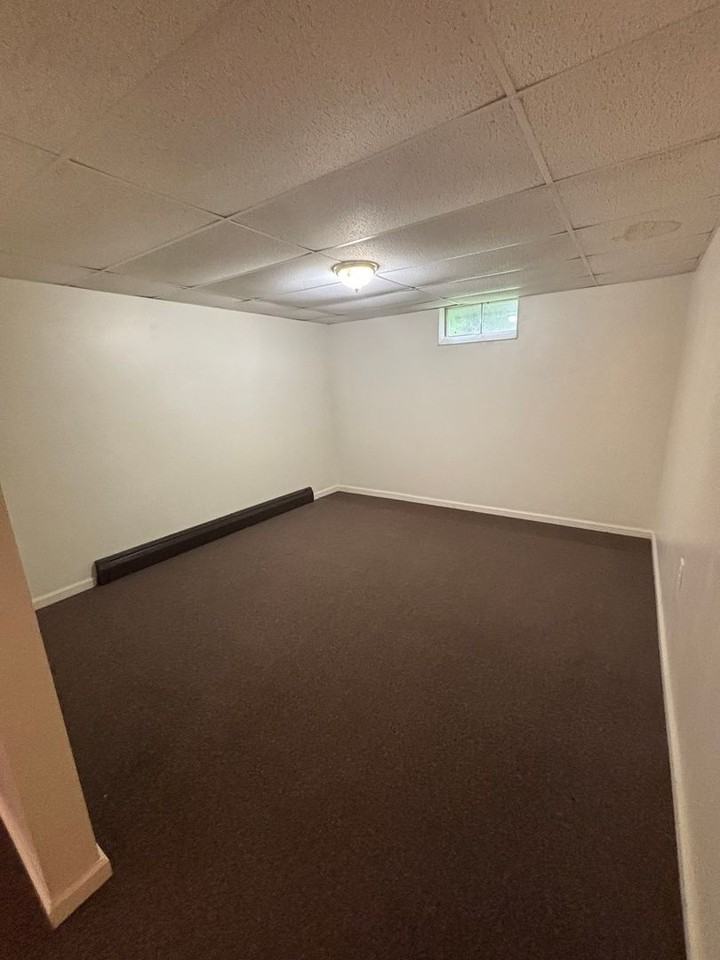 216 Woodcock Dr - Photo 2 of 12
