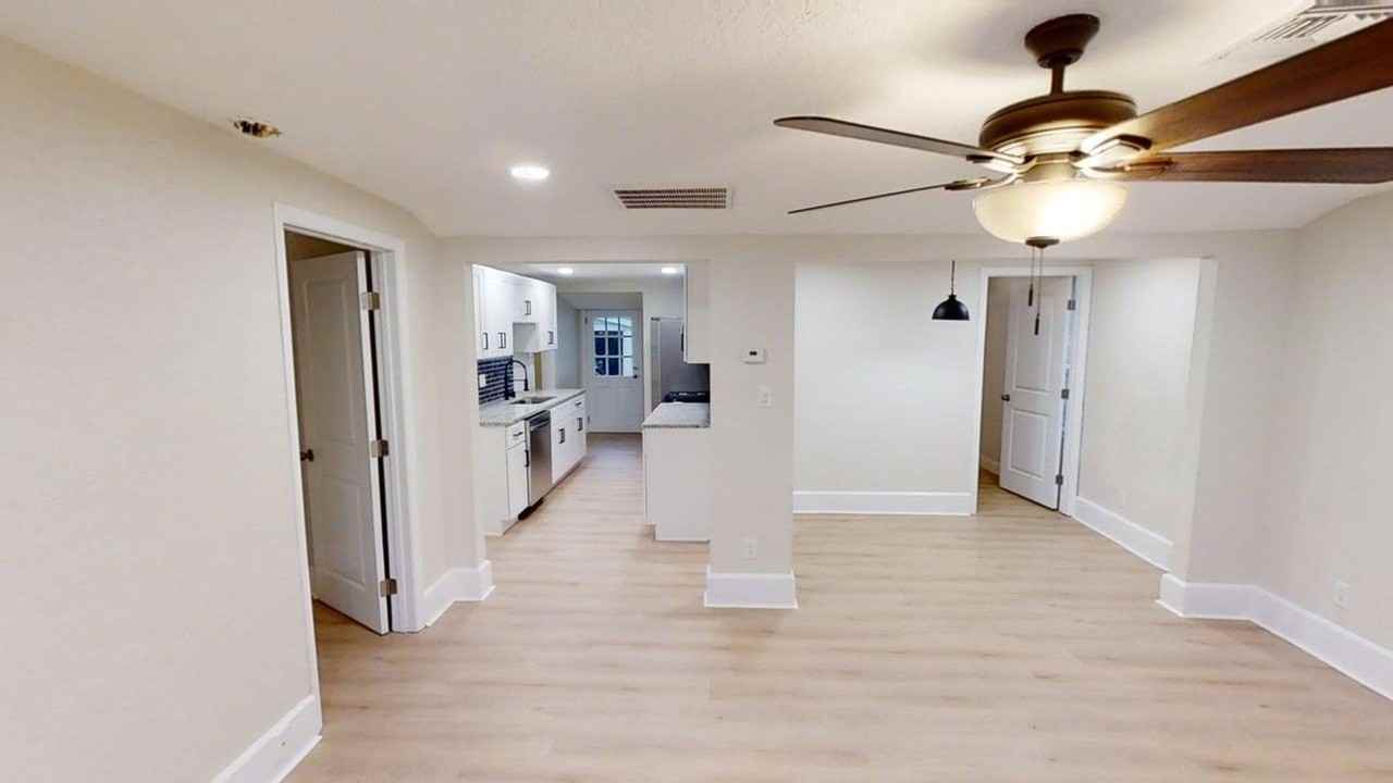 3301 19th St N - Photo 2 of 19