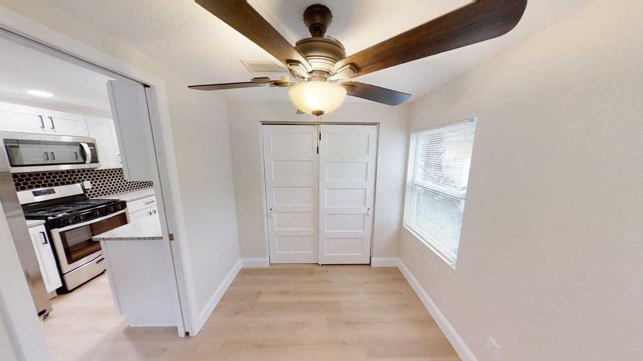 3301 19th St N - Photo 5 of 19