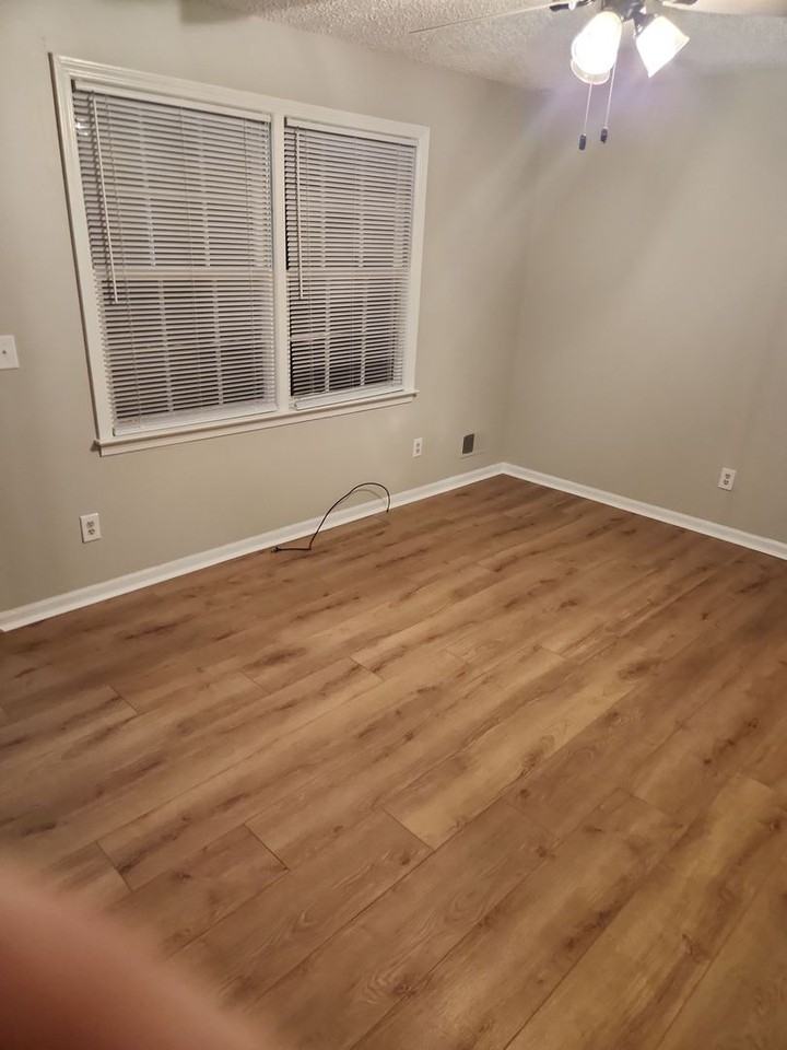 105 Landford Ct - Photo 2 of 14