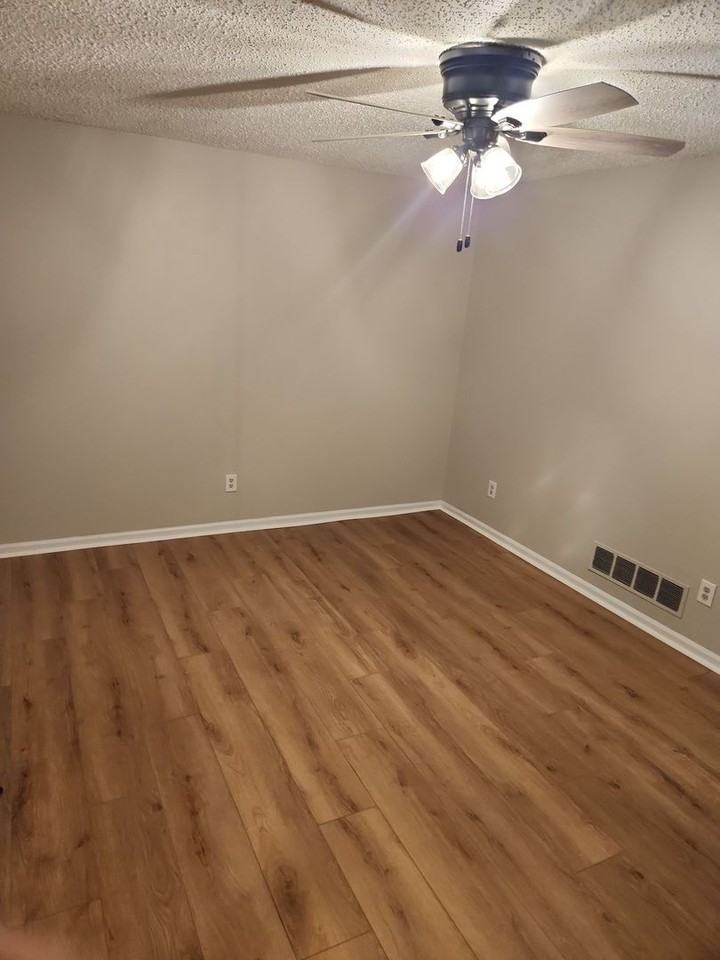 105 Landford Ct - Photo 3 of 14