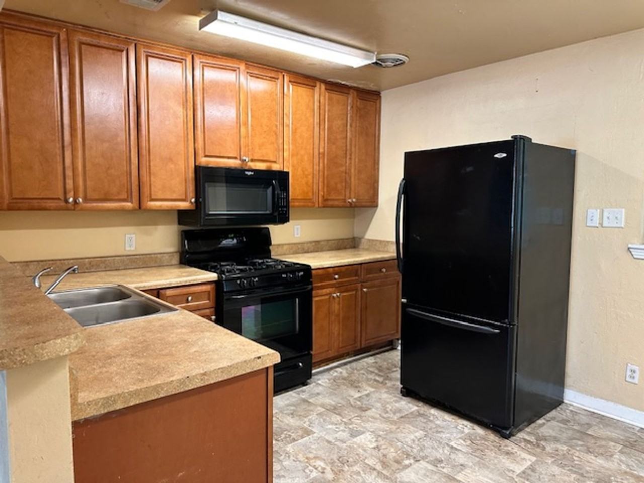 1725 Airport Dr - Photo 6 of 33