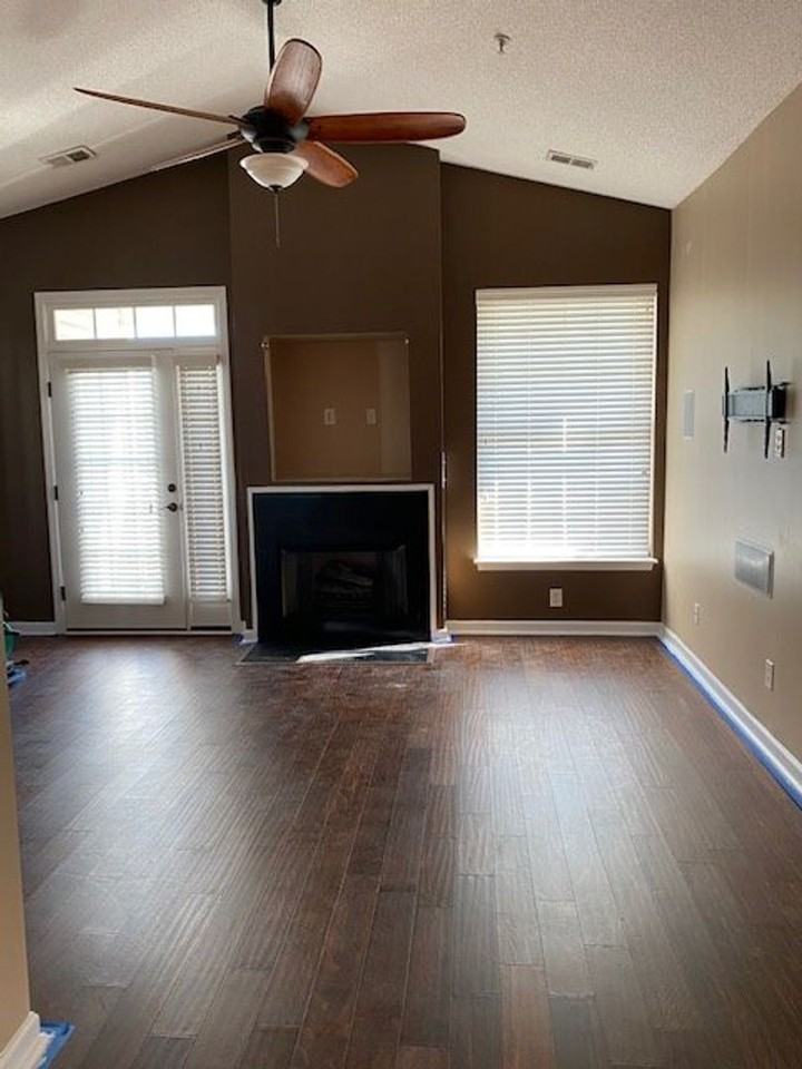 3015 Winston Dr - Photo 3 of 23