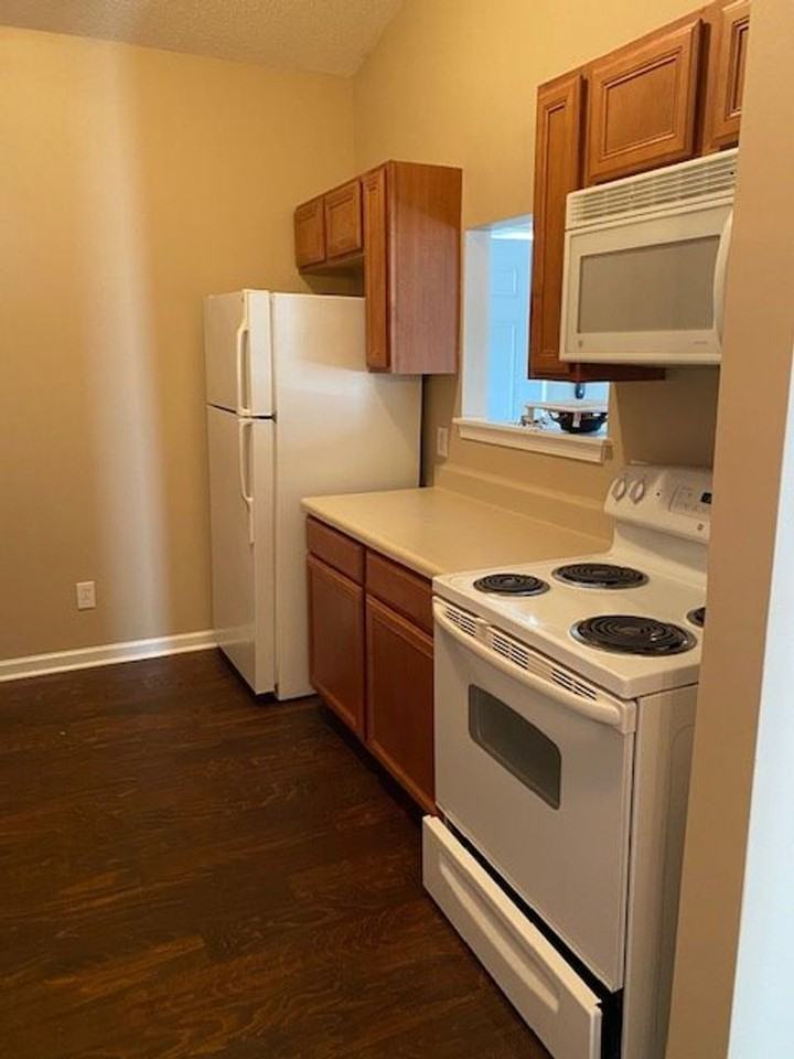 3015 Winston Dr - Photo 5 of 23