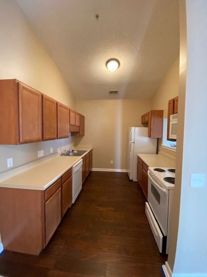 3015 Winston Dr - Photo 6 of 23