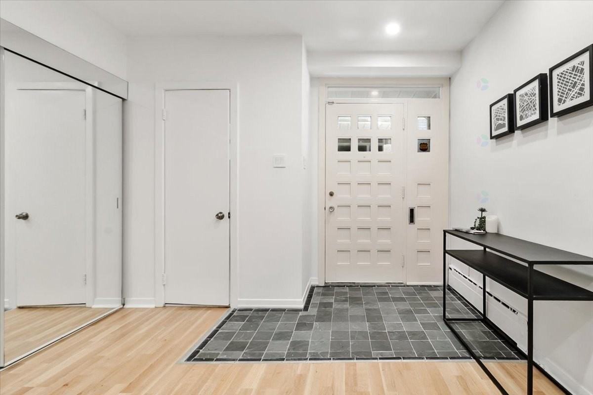 4100 Ch De Trafalgar - Photo 3 of 38