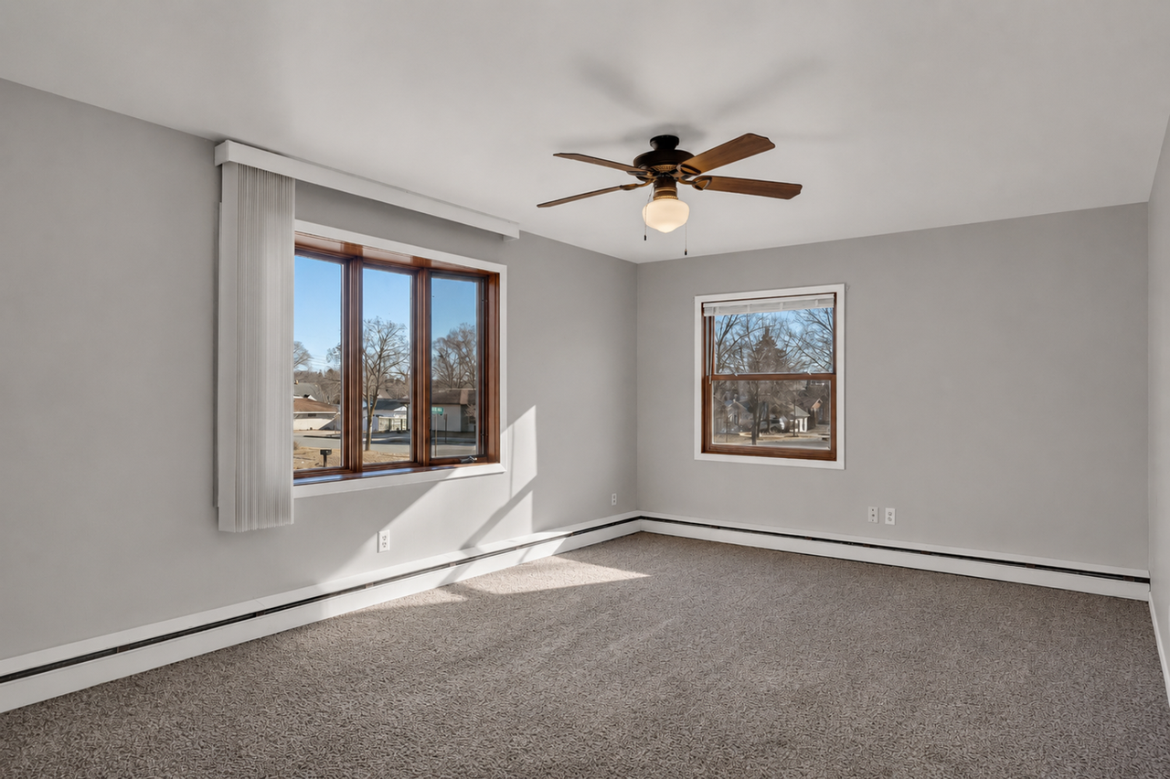 526 8th Ave S - Photo 4 of 30
