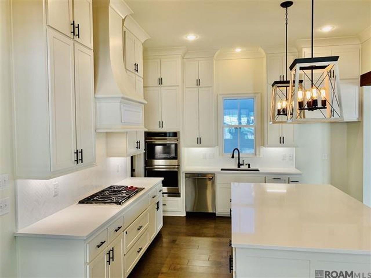 2212 Belfleur St - Photo 3 of 20