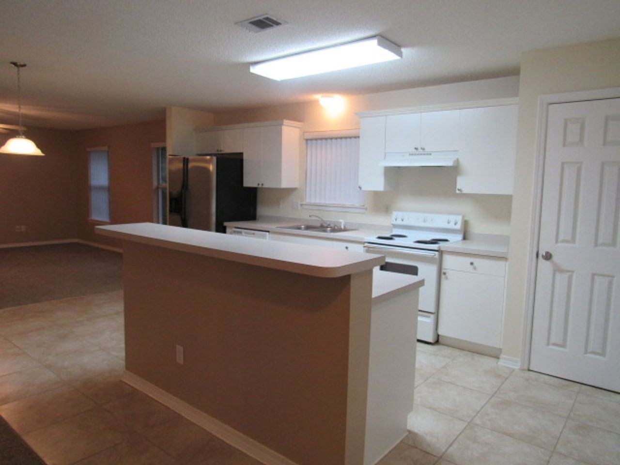 1093 Antigua Cir - Photo 3 of 15