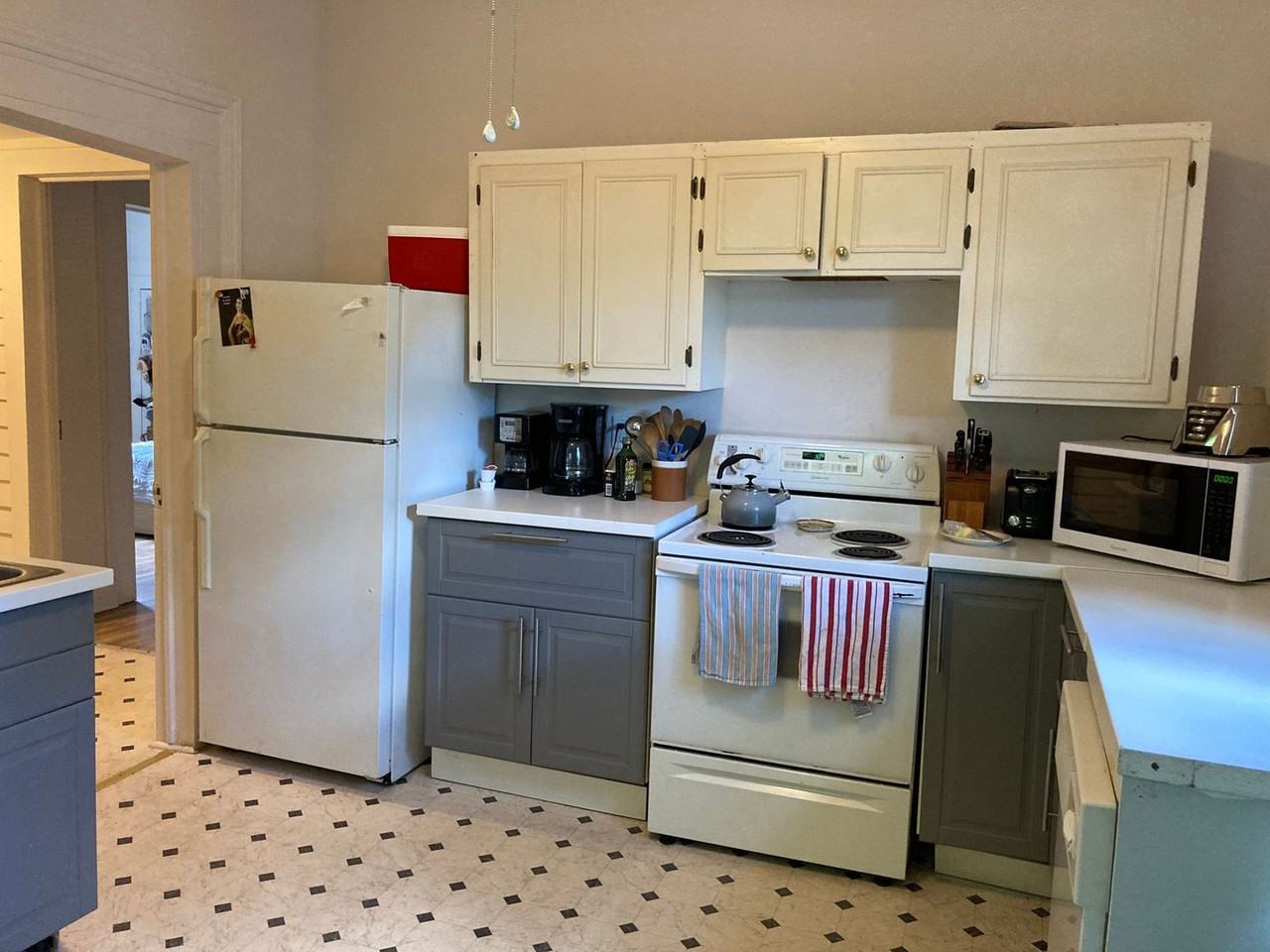 410 Gray Ave - Photo 2 of 15