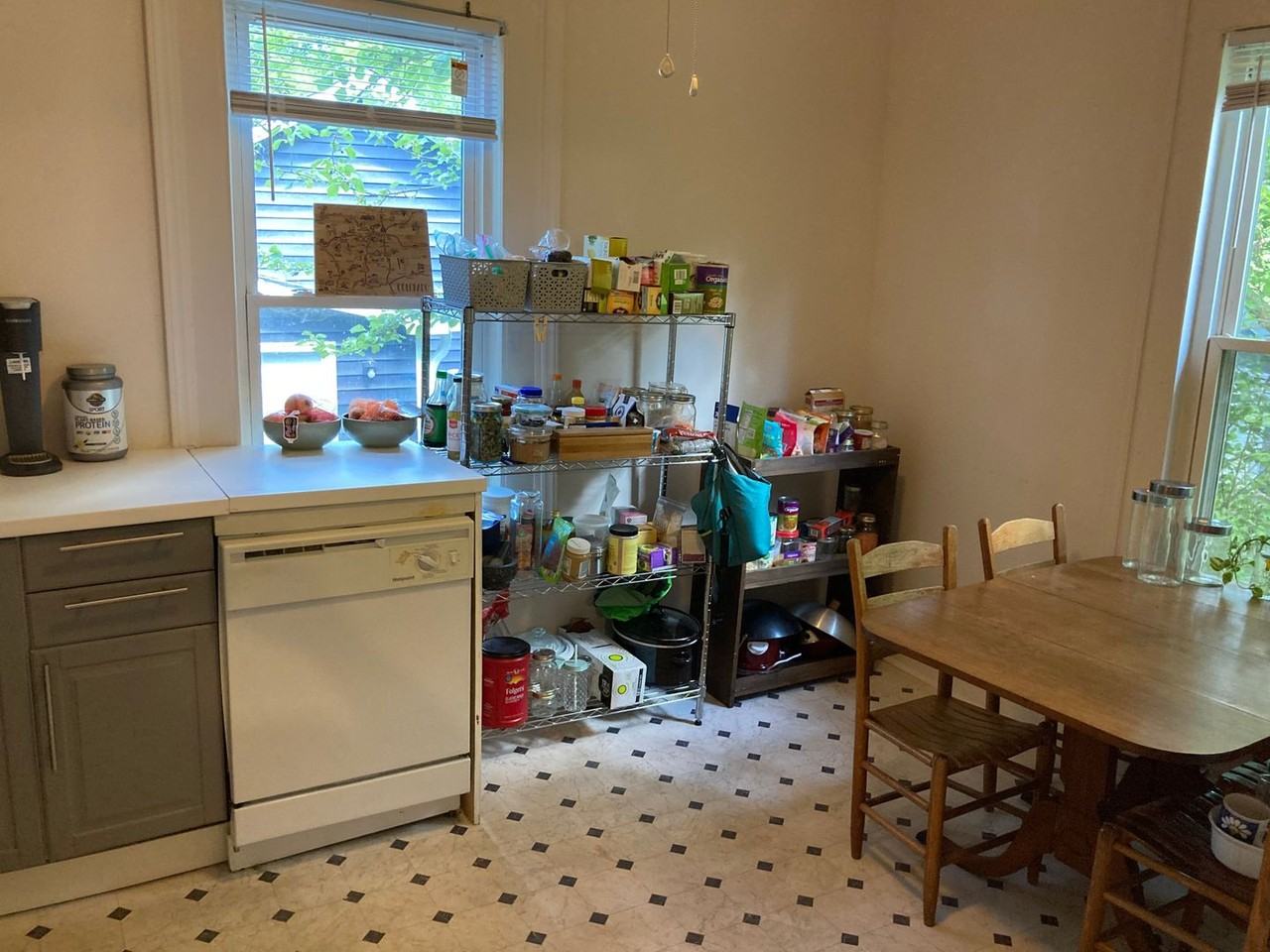 410 Gray Ave - Photo 3 of 15