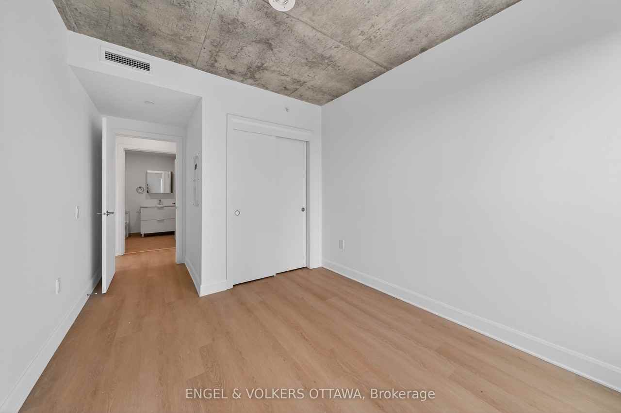 1360 Carling Ave - Photo 6 of 21