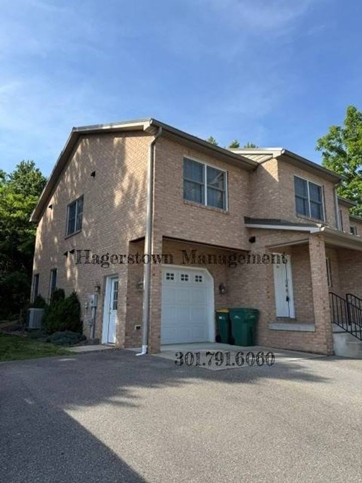 112 W Water St - Photo 2 of 4