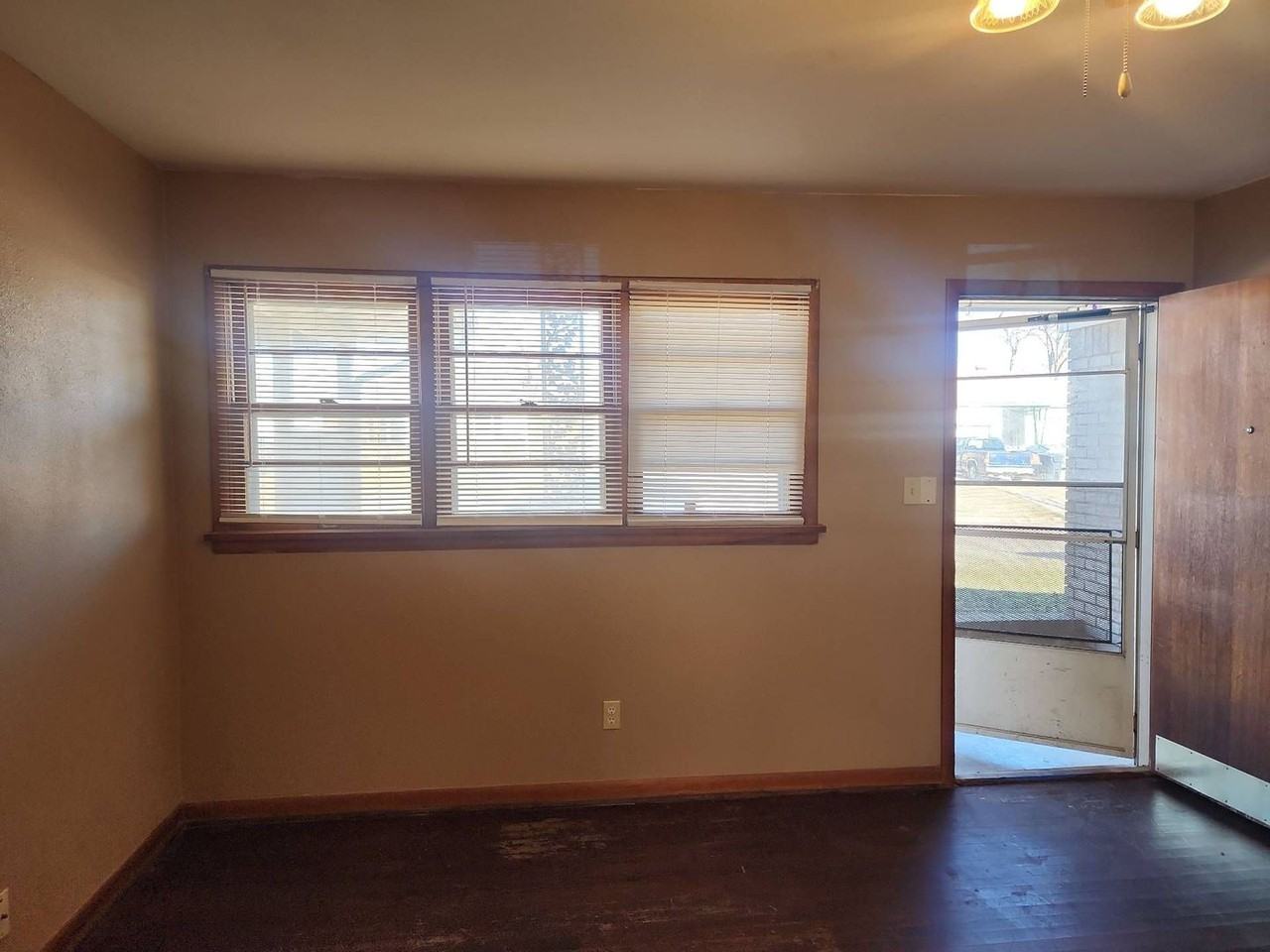 1216 Nw 84th St - Photo 7 of 24