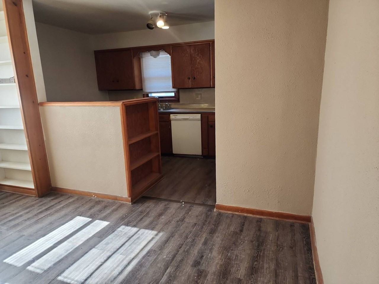 1216 Nw 84th St - Photo 3 of 24